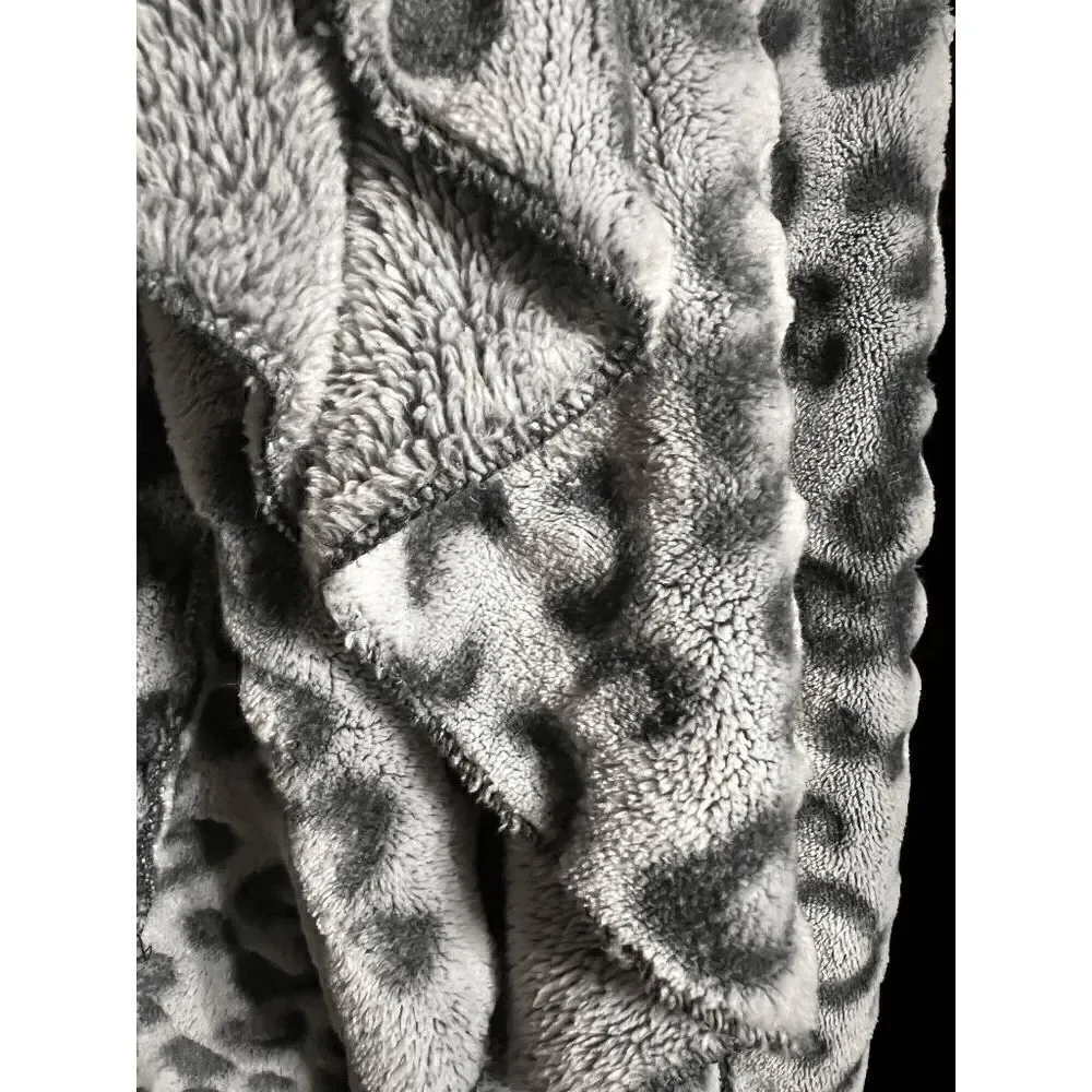 Multiples Animal Print Faux Fur Ruffled Vest Size Medium